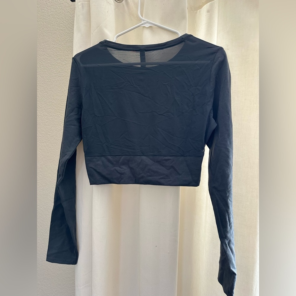 cropped long sleeve athletic shirt - Picture 2 of 4